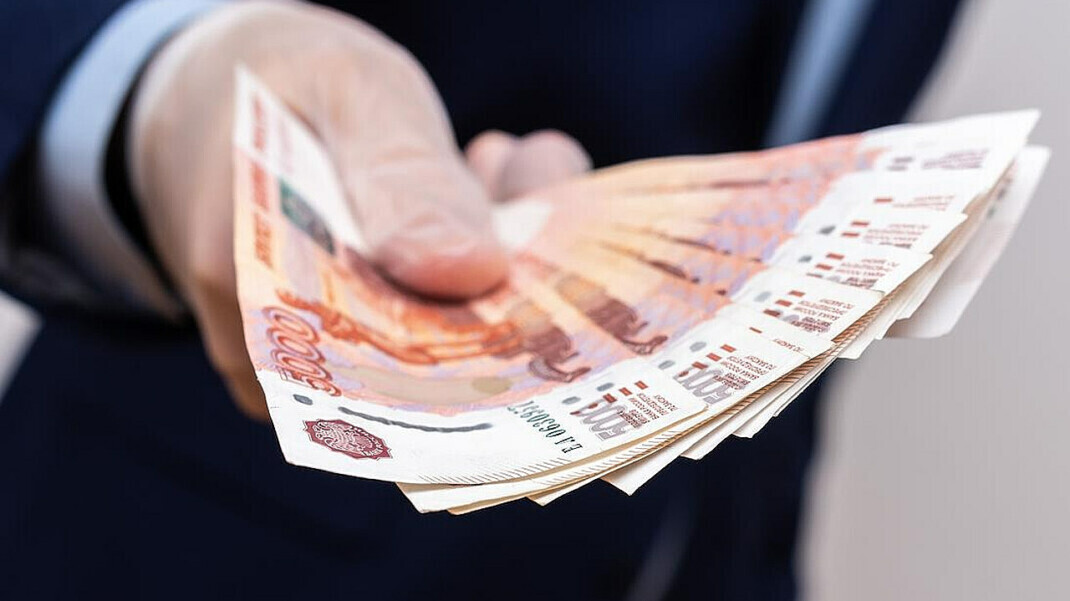 Всем пенсионерам могут выплатить к Новому году по 15000 рублей — экономист