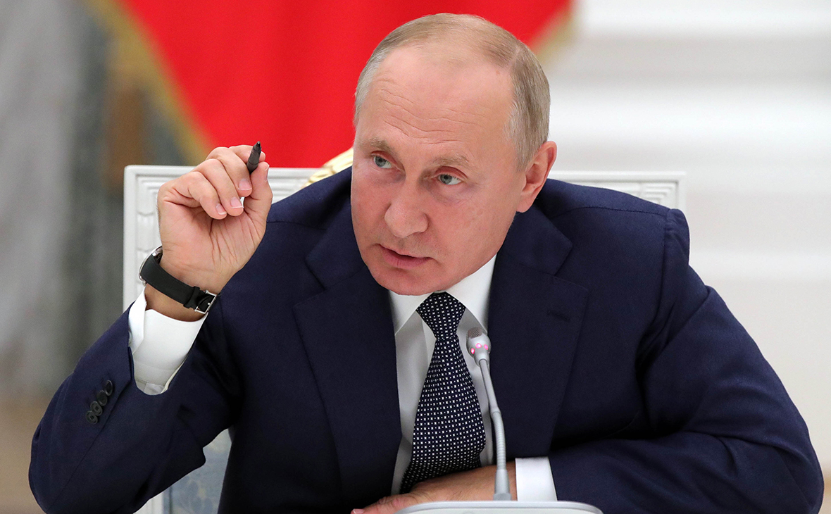 Путин поручил правительству до 10 ноября представить меры поддержки пенсионеров