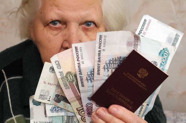 Вторая пенсия и льготы только для женщин: россиянкам напомнили о 4 доплатах к пенсии