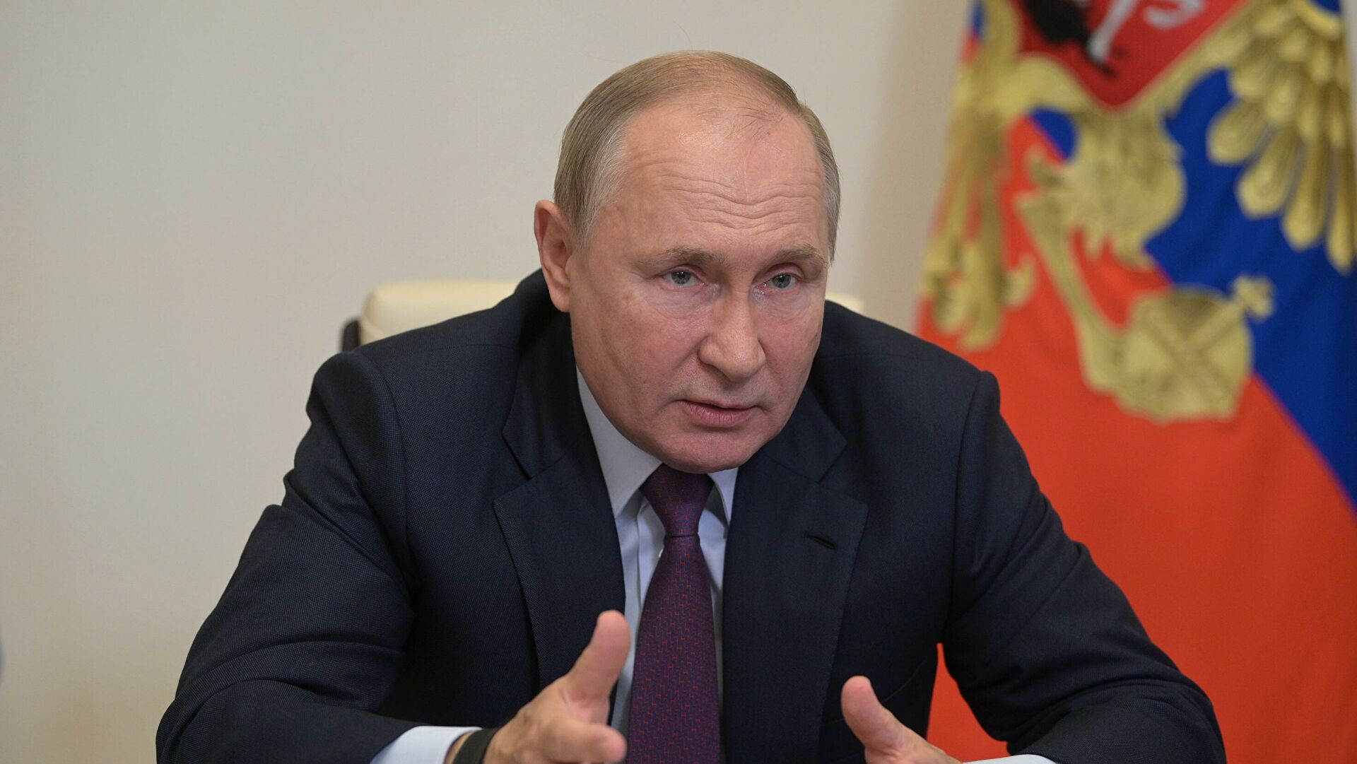 Президент призвал депутатов сформировать систему поддержки россиян