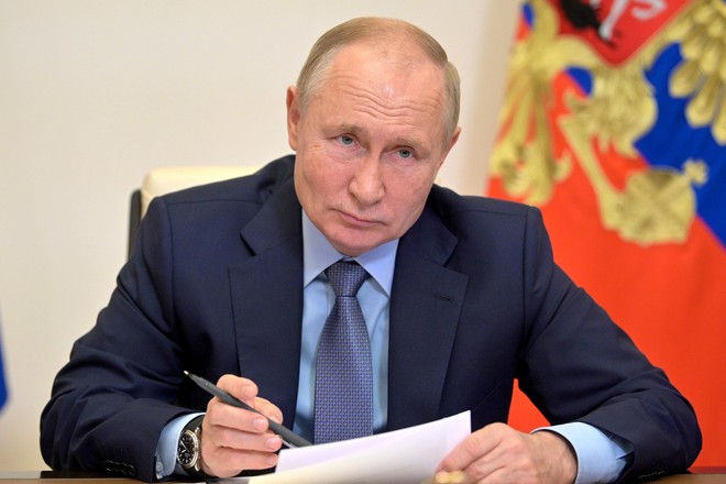 Новые выплаты детям-сиротам: Путин подписал указ