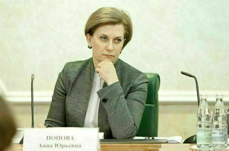 Попова назвала преждевременной отмену в регионах ограничений по COVID-19