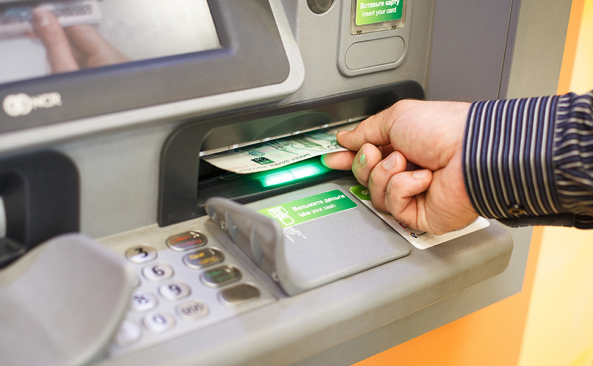 Будут ли допускать россиян к банкоматам только по QR-кодам, объяснили эксперты